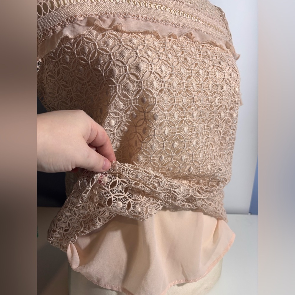 NWOT AdiVa Elegant RoseLace Top Breathable Layered at the Front size Medium - Picture 4 of 11